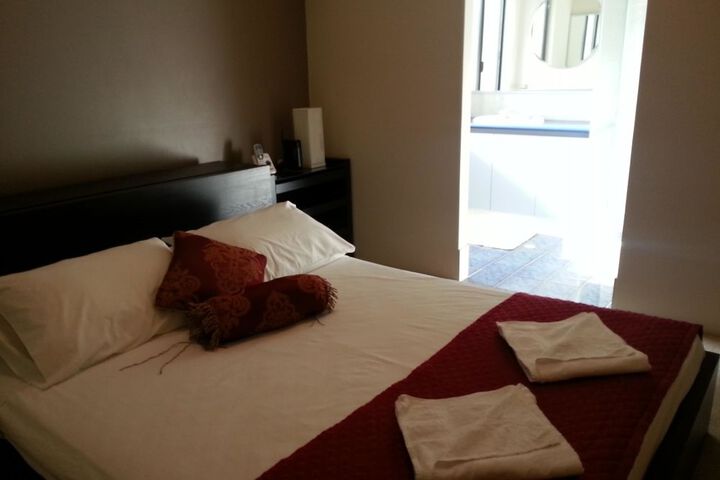 Room 3 of 9