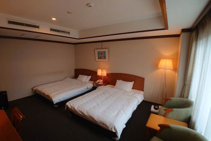 Room 11 of 42