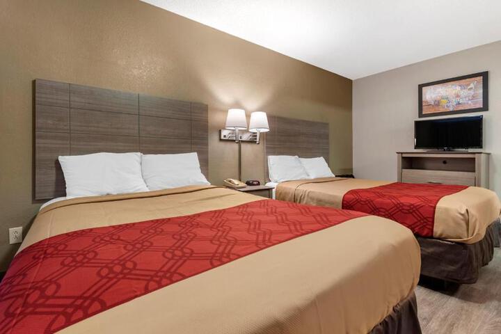 2 Double Beds (6 of 16)