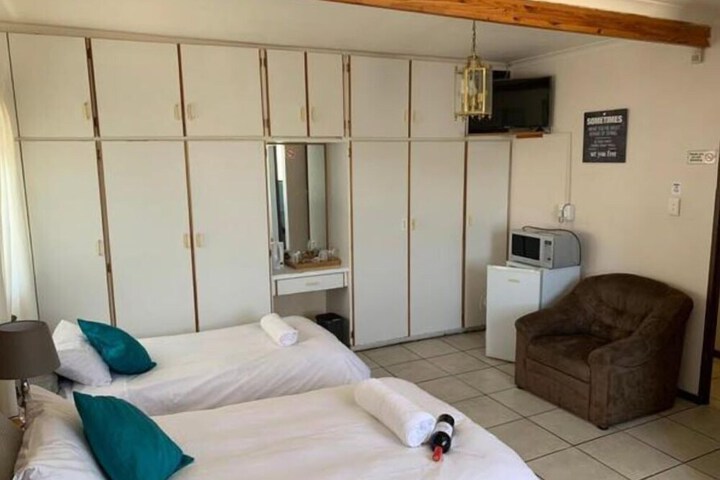 Room 12 of 25