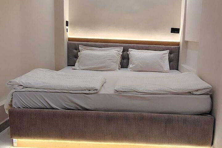Room 9 of 46