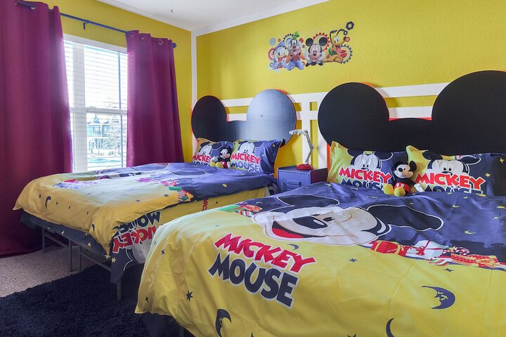 Room 8 of 33