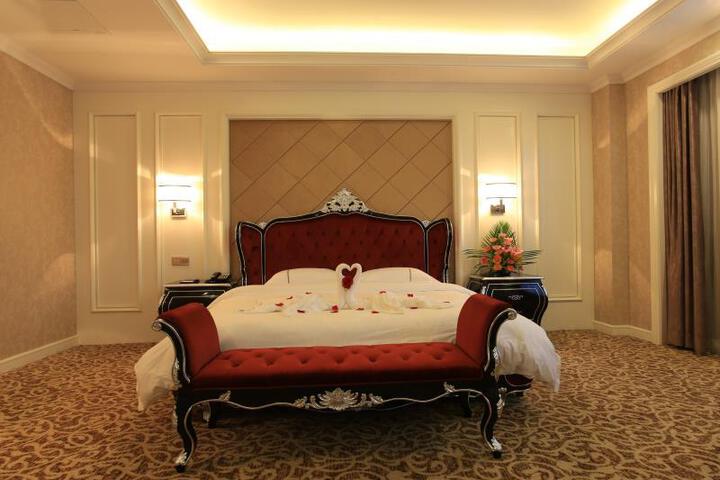Room 3 of 20