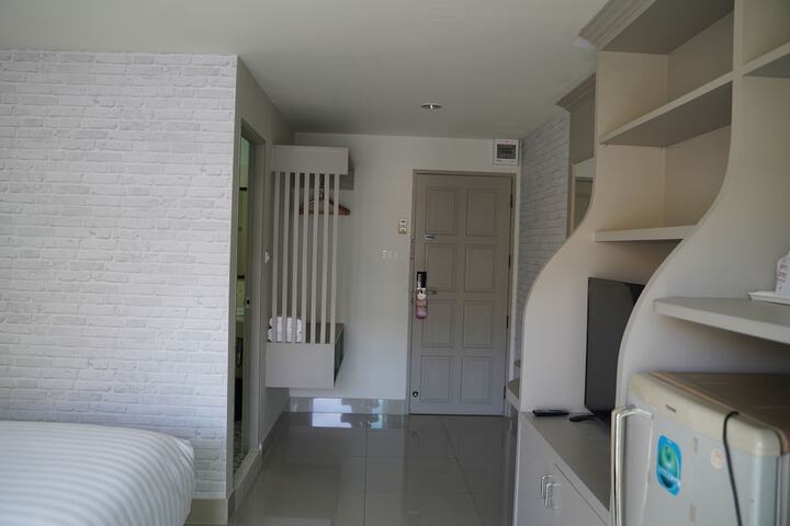 Room 28 of 80
