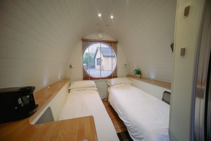 Room 10 of 77