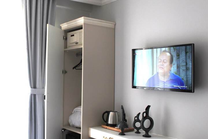Room 27 of 53