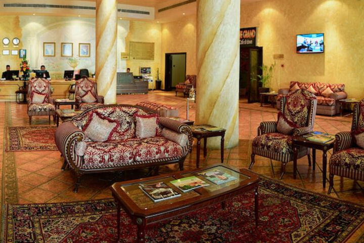 Lounge 62 of 80