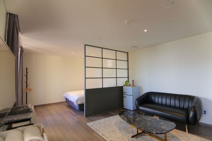 Room 98 of 190