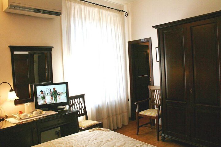 Room 28 of 61