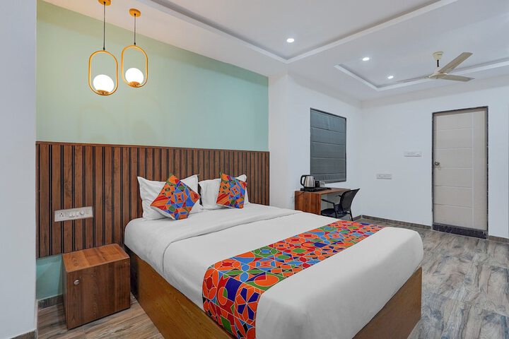 Room 10 of 28