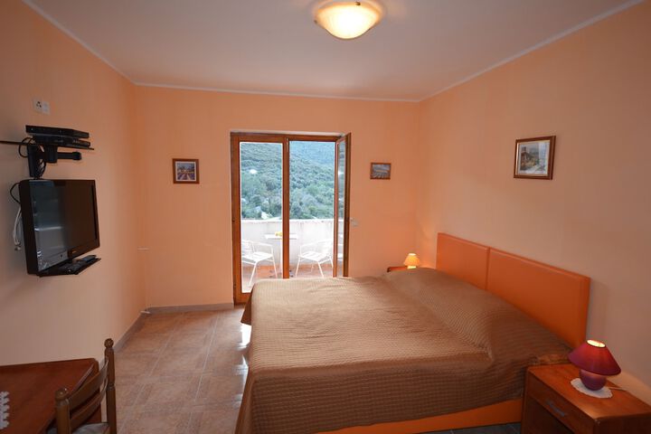 Room 4 of 43