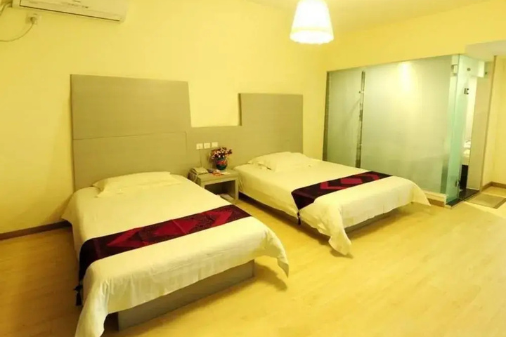 Room 29 of 32
