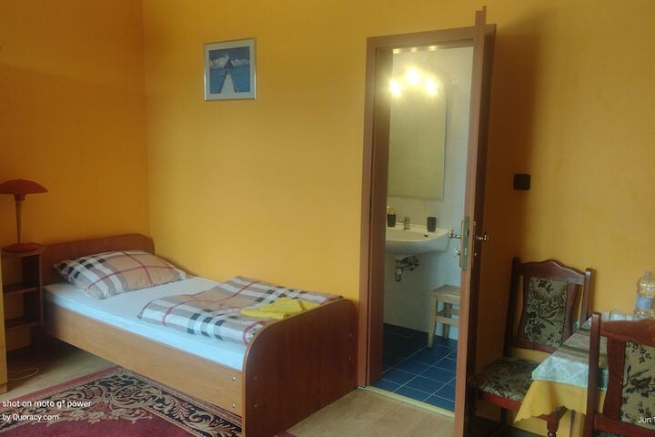 Room 4 of 67