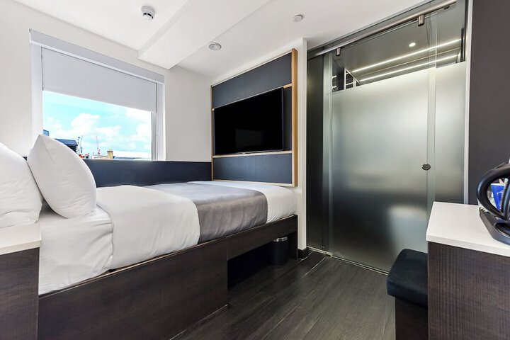 Room 3 of 37