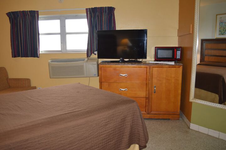 Room 10 of 25