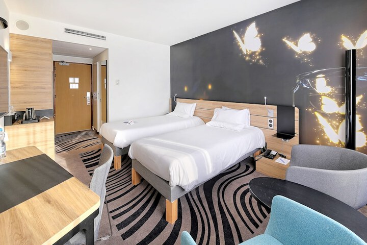 Room 17 of 157