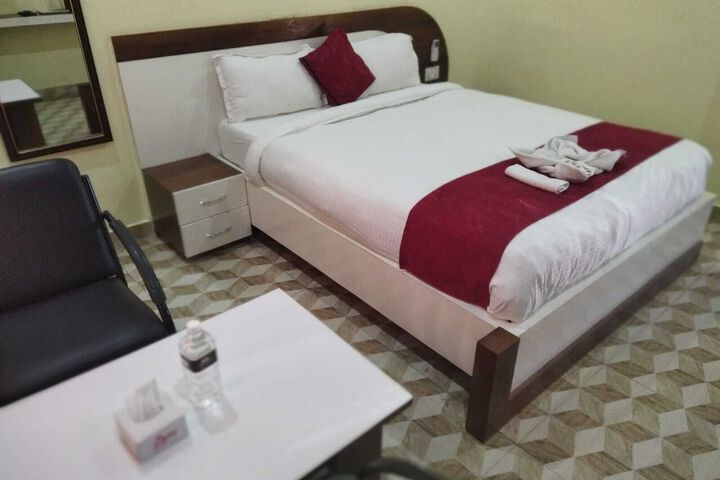Room 12 of 27