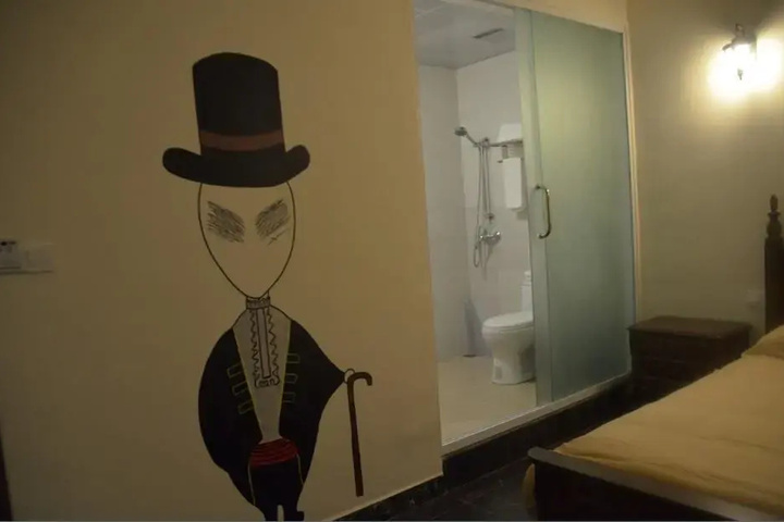 Room 6 of 11
