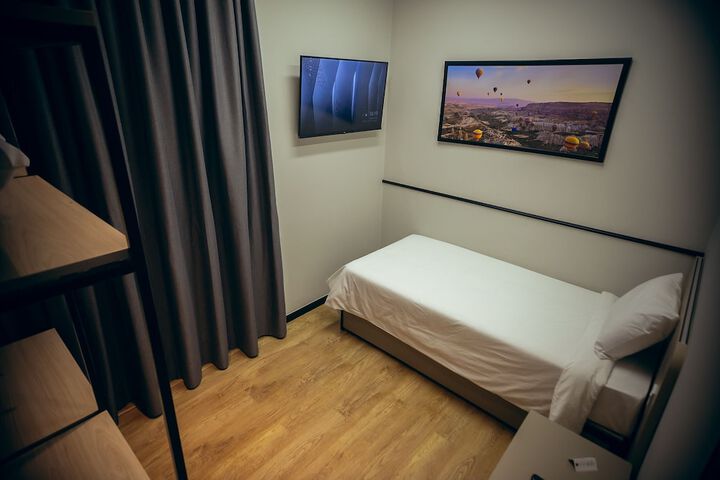 Room 11 of 17