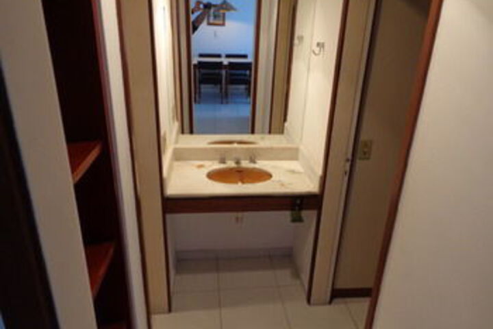 Room 10 of 29