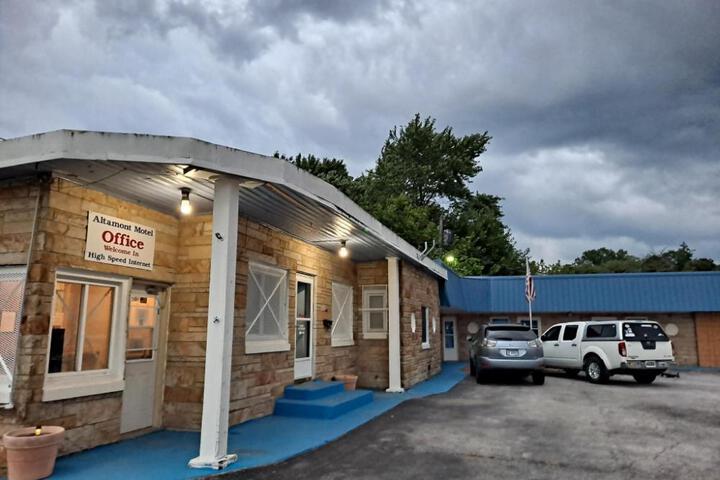 Altamont Motel