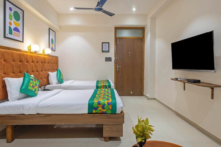 Room 8 of 33