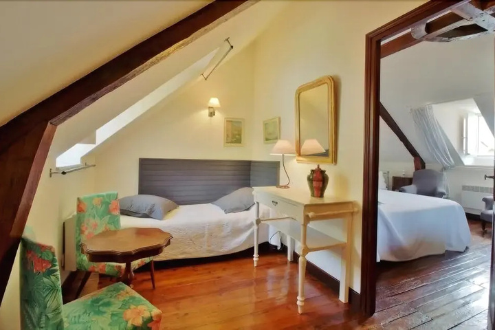 Room 4 of 11