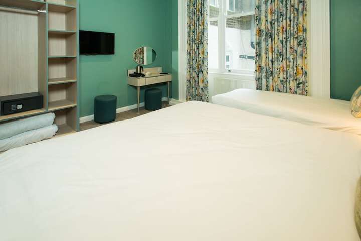 Room 28 of 69