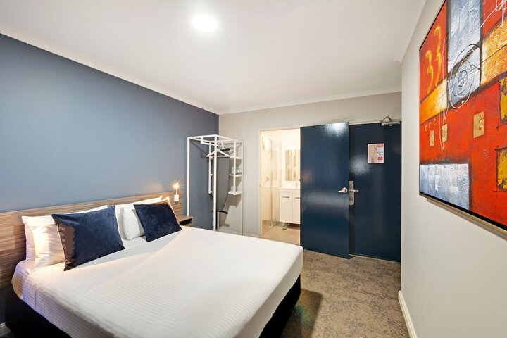 Room 15 of 28