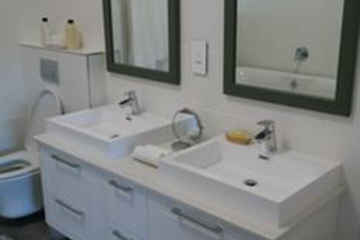 Room 2 of 28