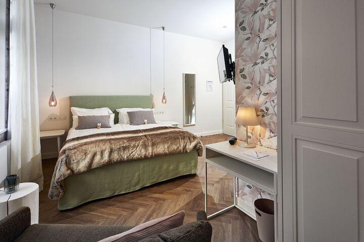 Room 16 of 34