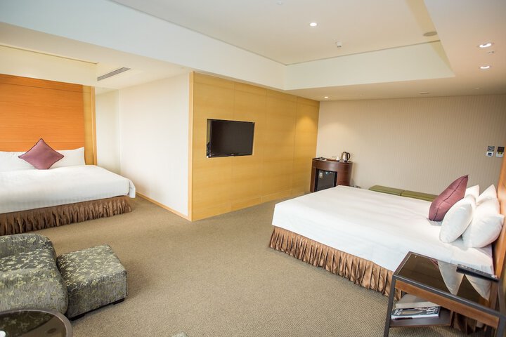 Room 53 of 145
