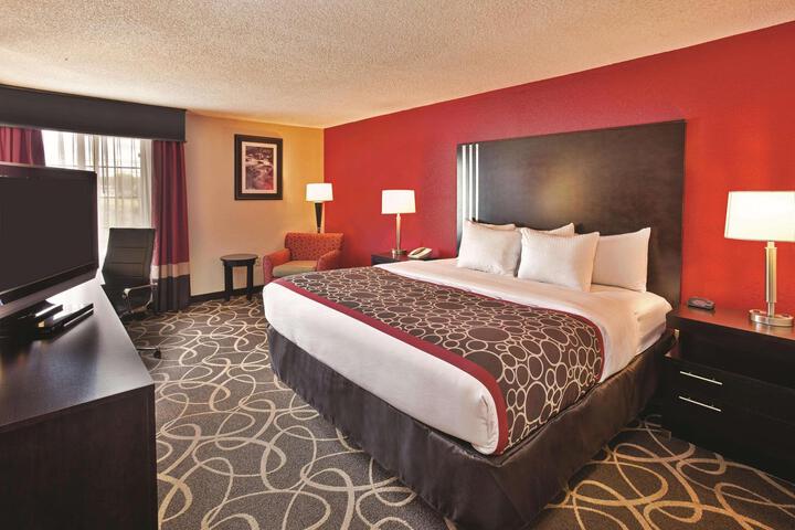 1 King Bed (1 of 10)