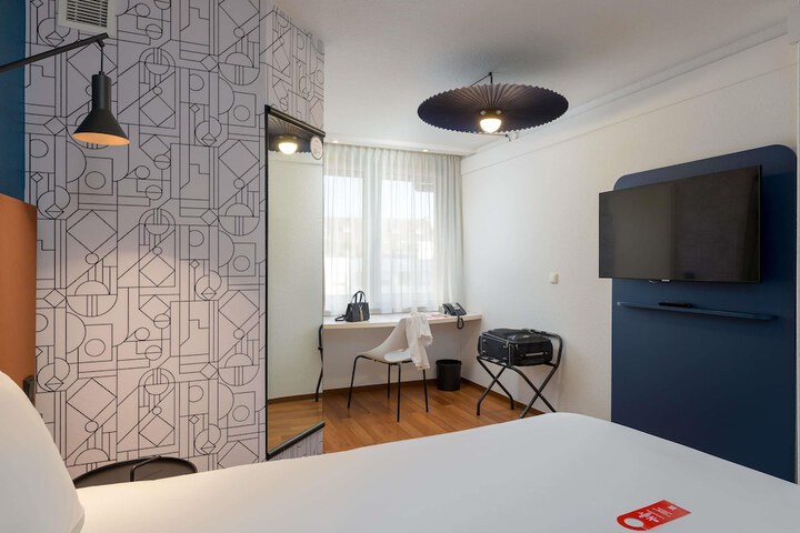 Room 8 of 55