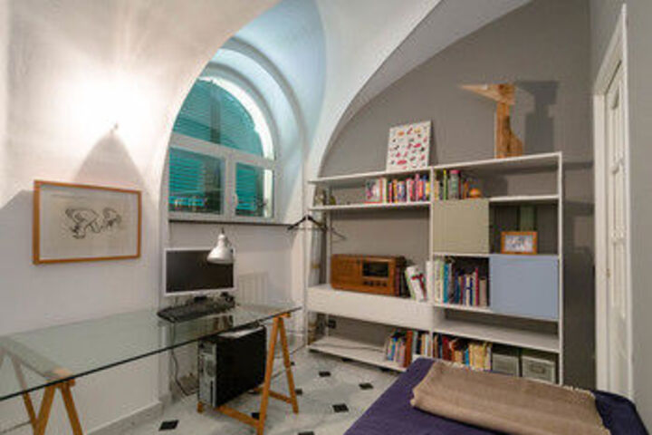 Room 16 of 34