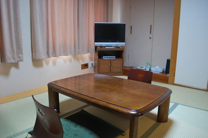 Room 5 of 48
