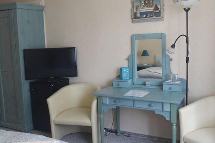 Room 10 of 30