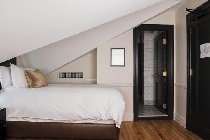 Room 107 of 124