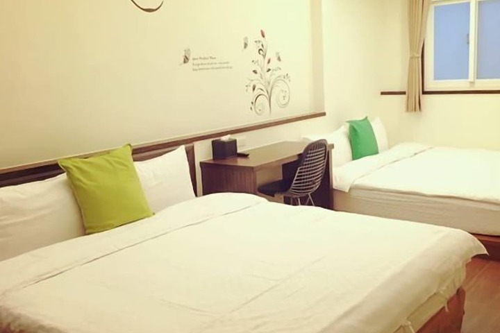 Room 8 of 18