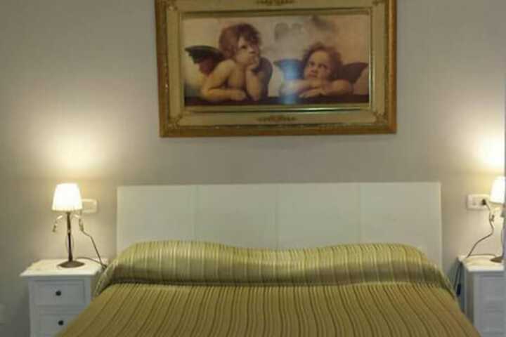 Room 8 of 27