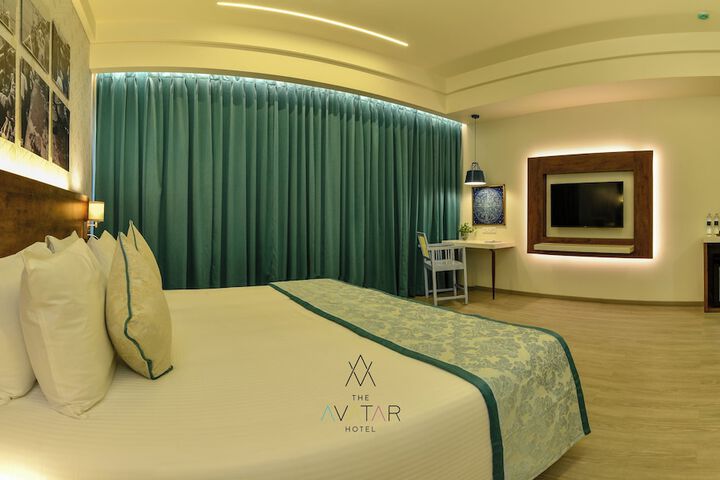 Room 13 of 28