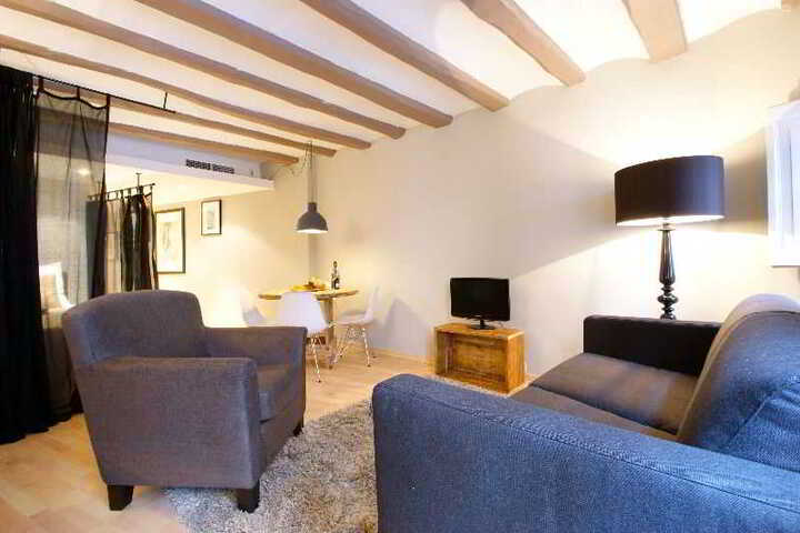 Room 4 of 10