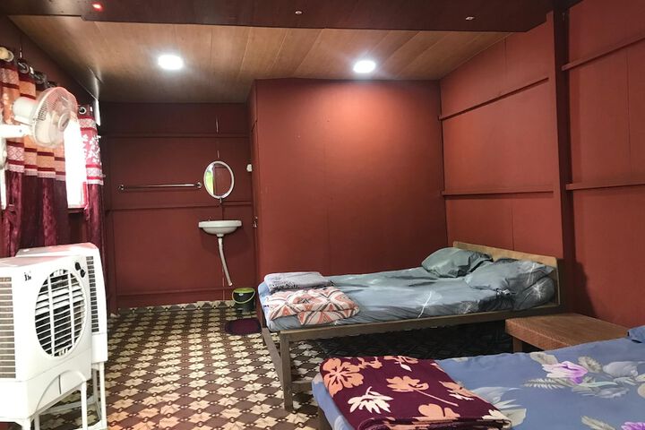 Room 9 of 50