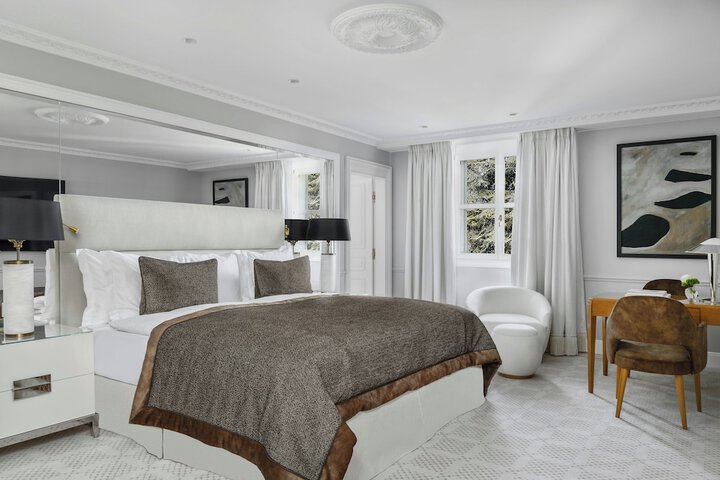 Room 105 of 183