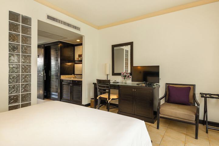 Room 35 of 120
