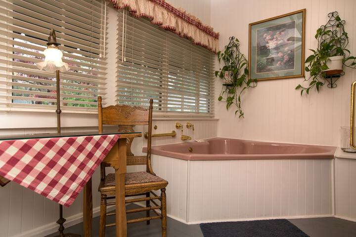 Hot Tub 26 of 52