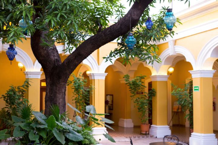 Hotel Exterior 66 of 68
