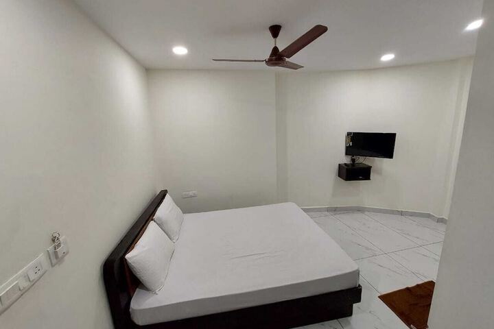 Room 6 of 10