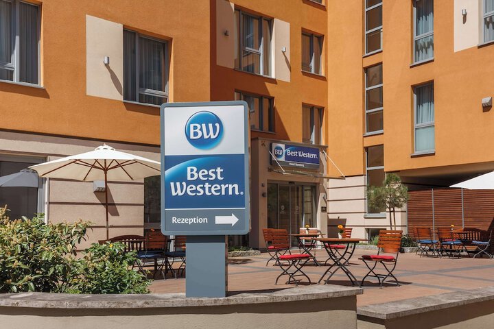 Hotel Entry