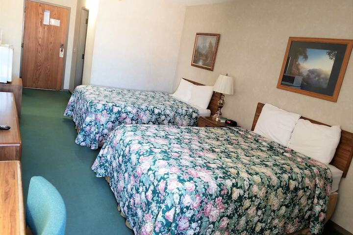 2 Double Beds (9 of 16)
